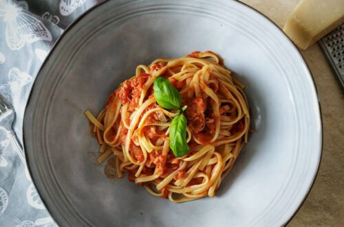 spaghetti al tonno spaghetti z tuńczykiem